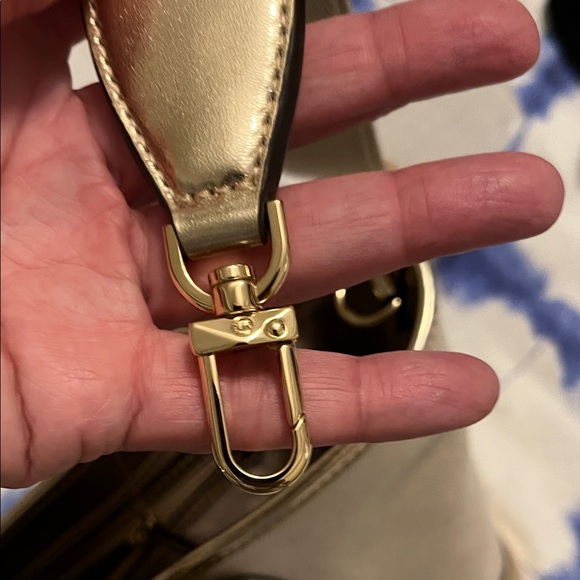 Michael Kors Cream and Gold Satchel with Branded Strap - Picture 4 of 8
